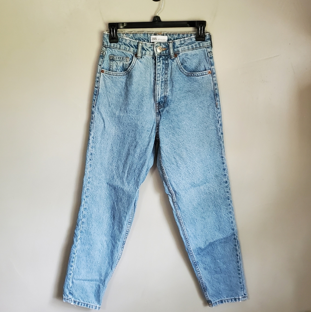 Zara high wasit mom fit light wash retro jeans